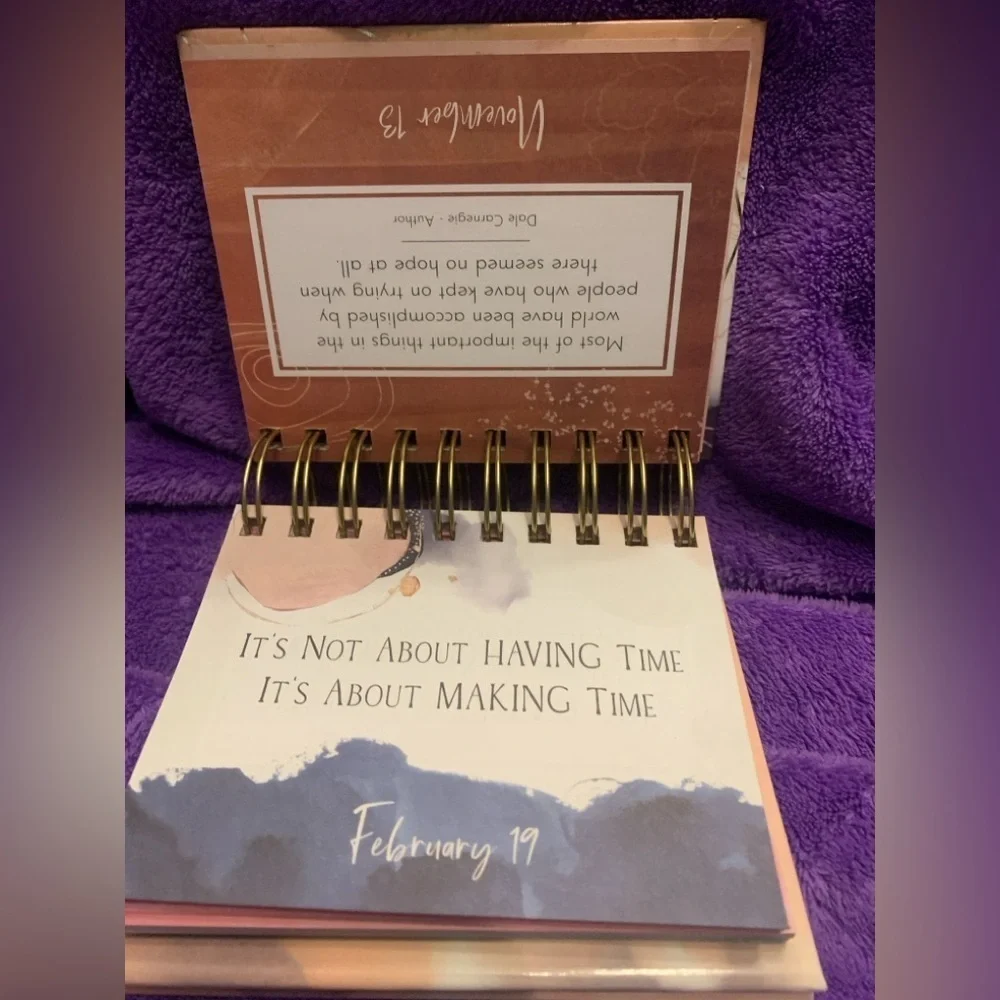 Ryve Gold Spiral Inspirational Quote Daily Calendar New